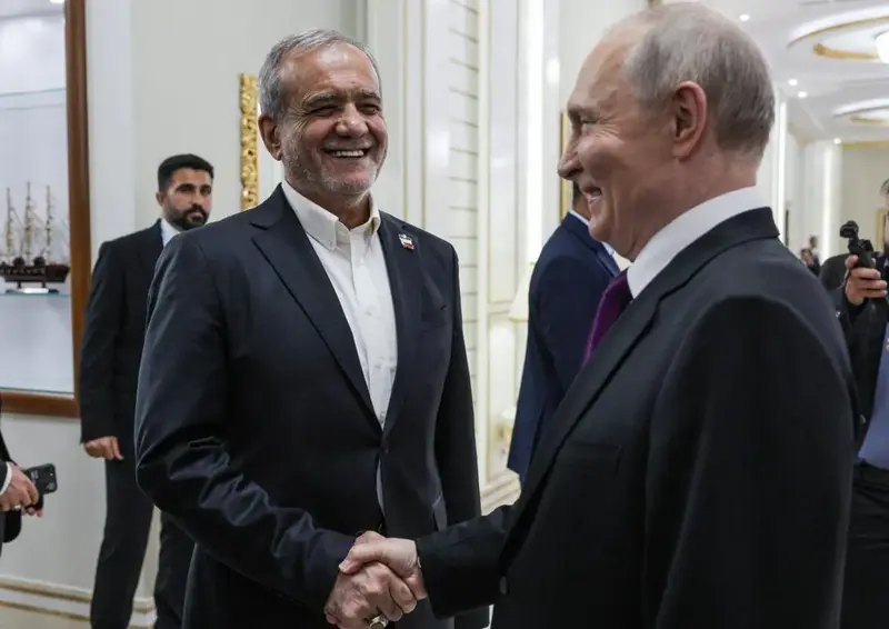 Встреча Владимира Путина и Масуда Пезешкиана в Туркменистане
