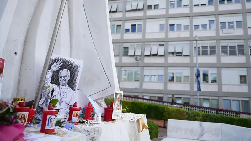 Pope Leo XIV’s recovery after lung cancer surgery at Gemelli Hospital in Rome